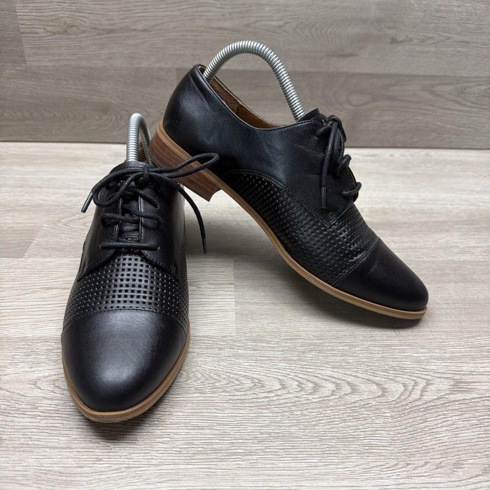 Susina‎ Black Perforated Oxfords Women's 9.5 M Flats Leather Lace Up Excellent